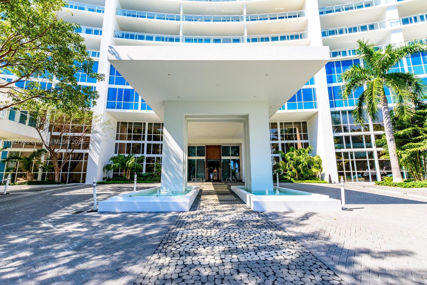 PARAMOUNT BAY - Residential