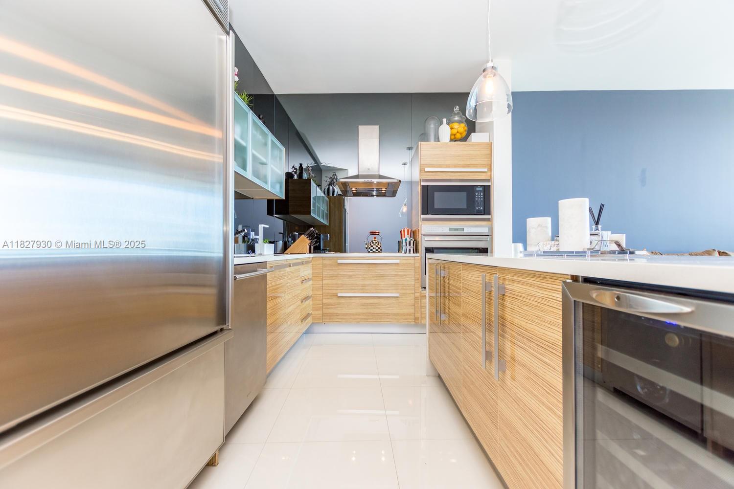 PARAMOUNT BAY - Residential