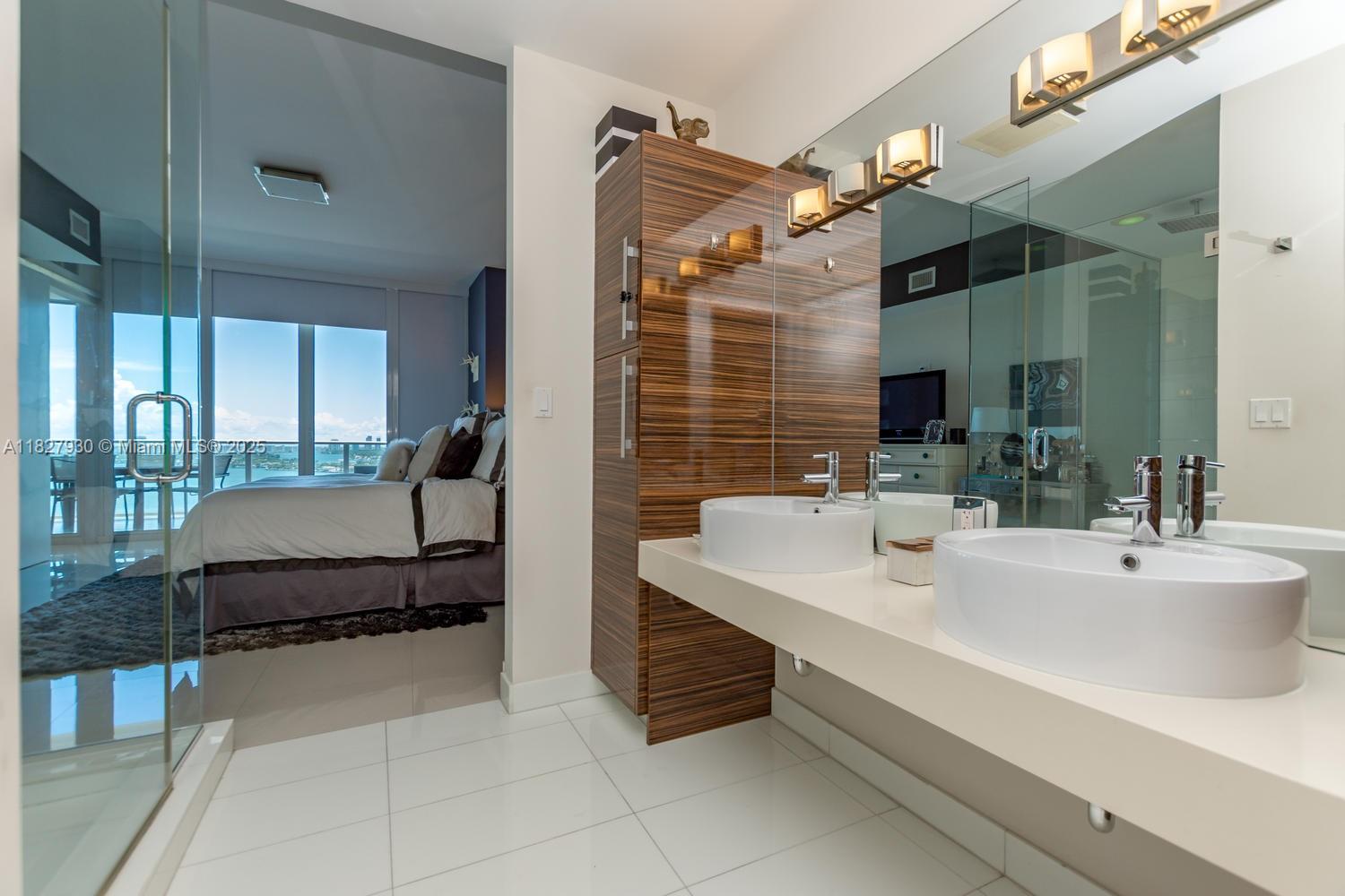 PARAMOUNT BAY - Residential