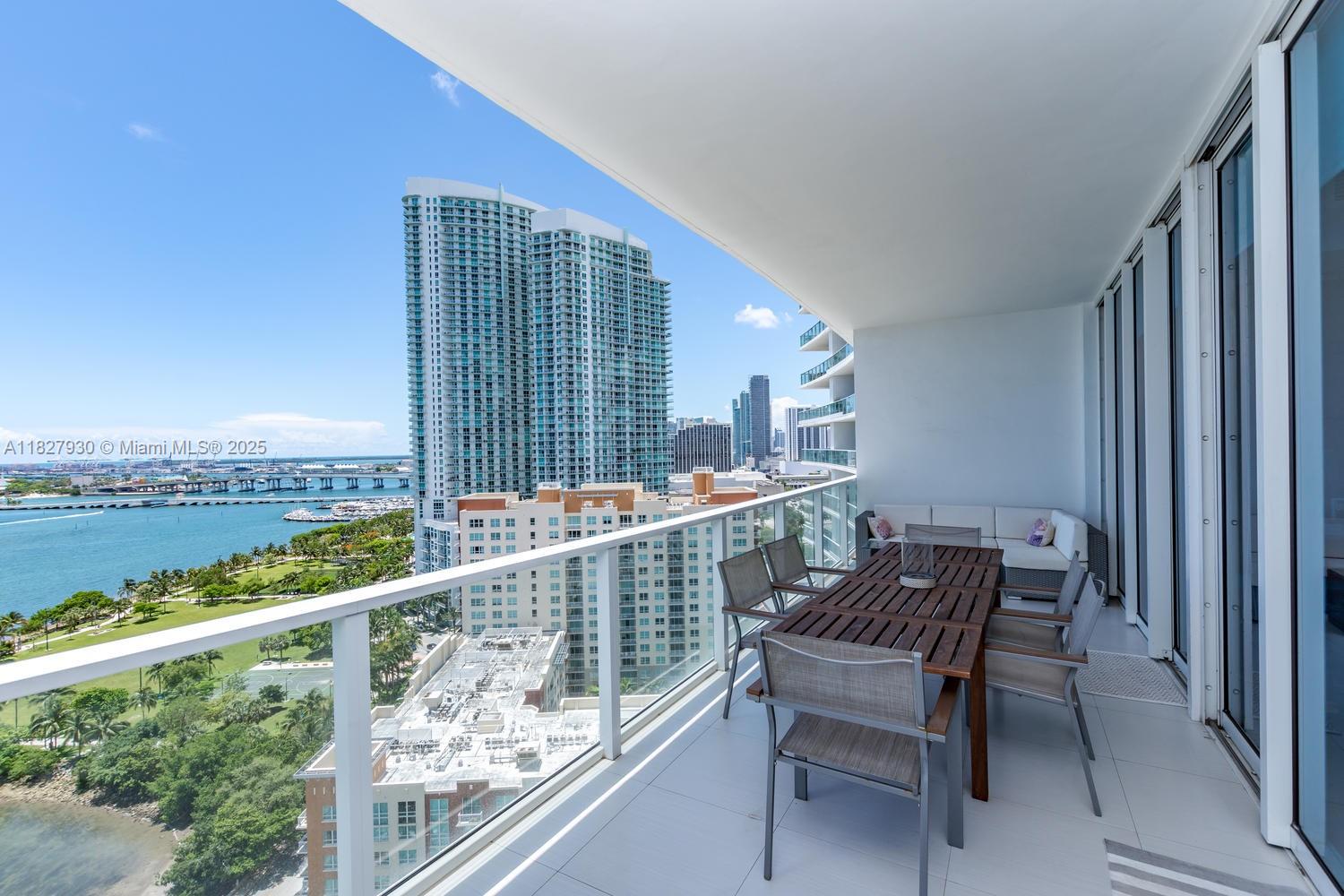 PARAMOUNT BAY - Residential