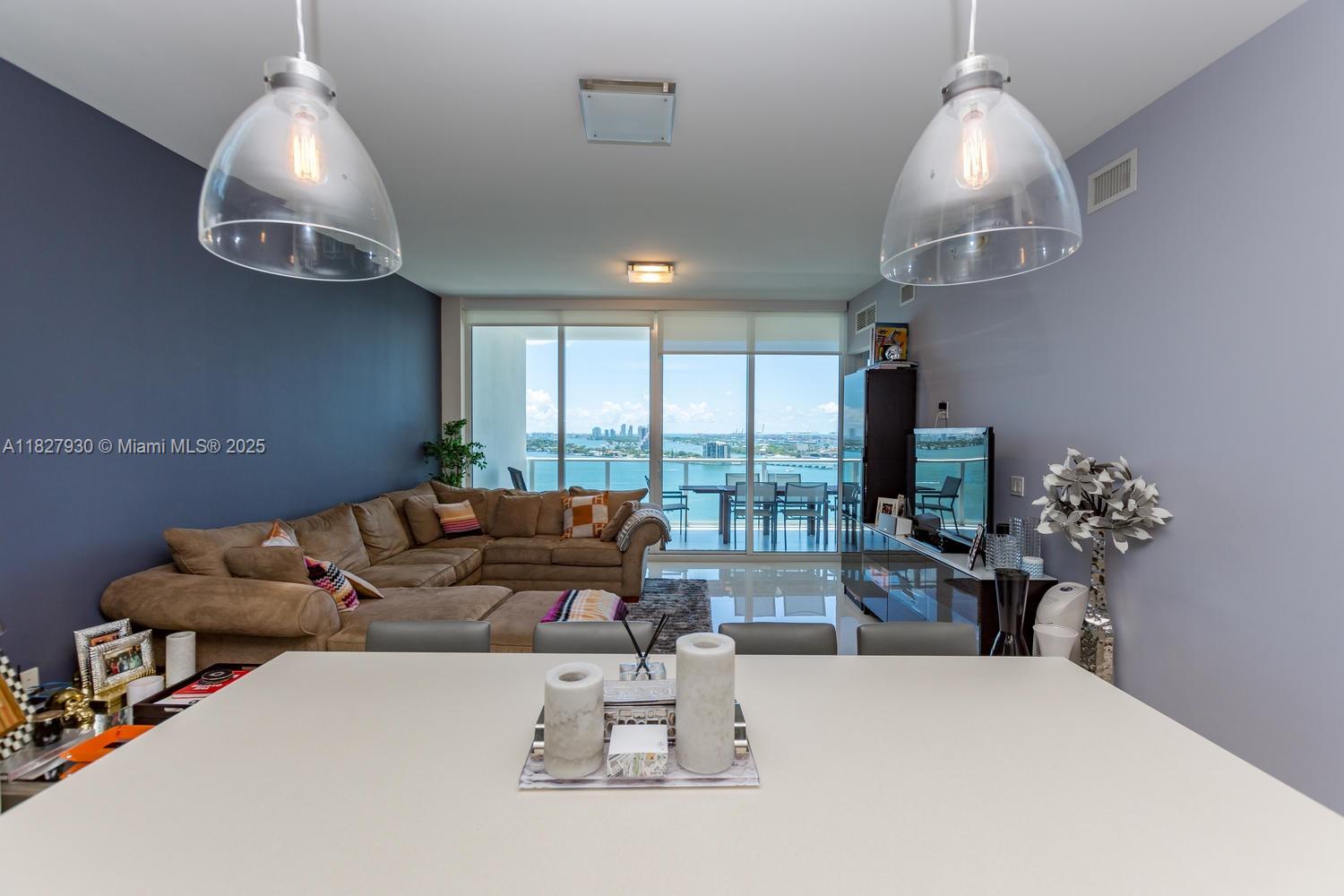 PARAMOUNT BAY - Residential