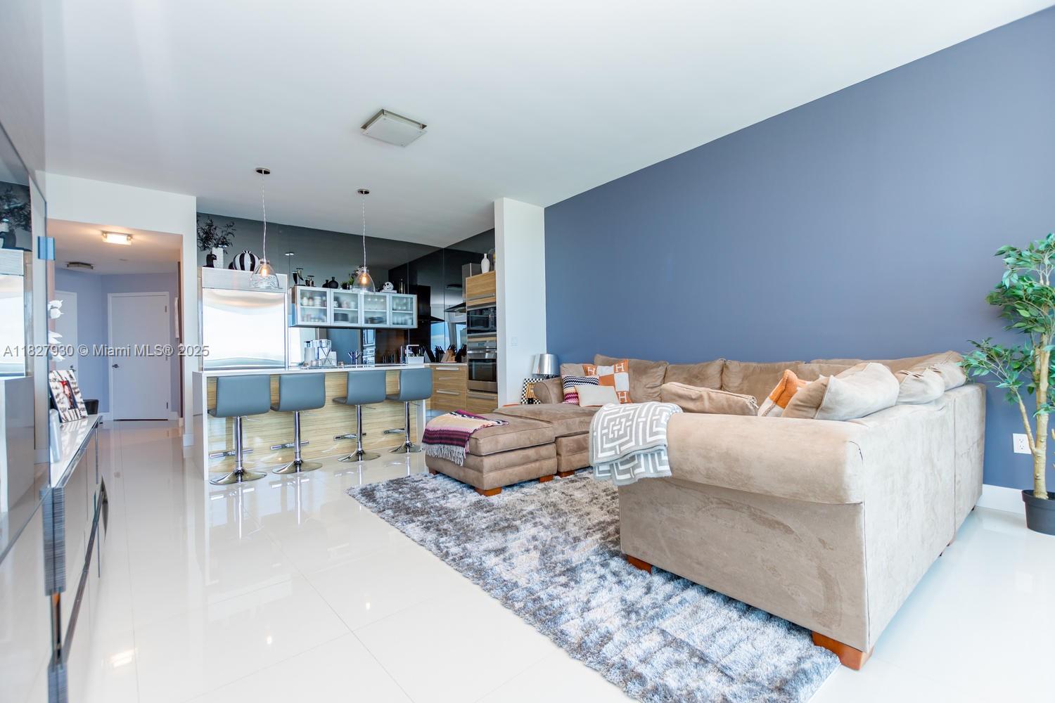 PARAMOUNT BAY - Residential