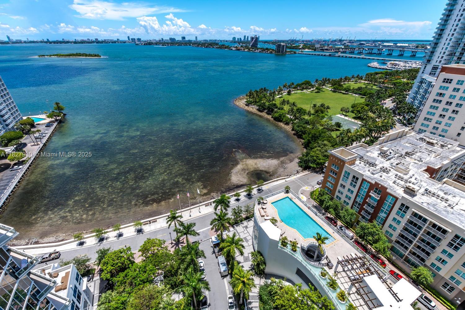 PARAMOUNT BAY - Residential