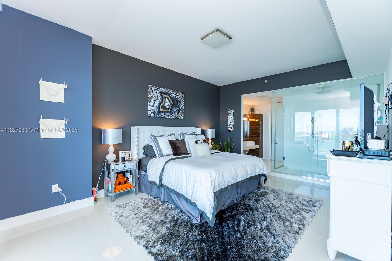 PARAMOUNT BAY - Residential