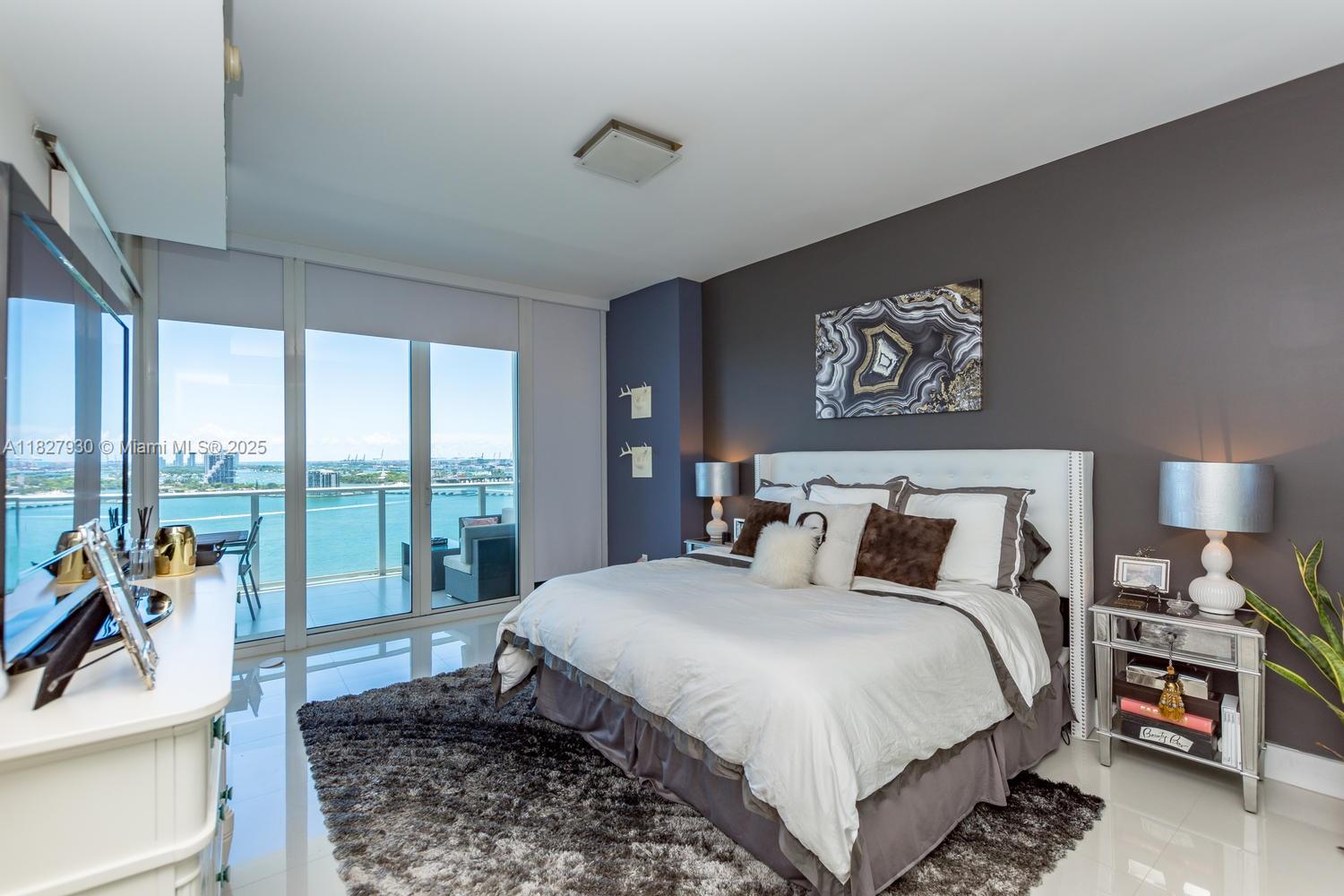 PARAMOUNT BAY - Residential