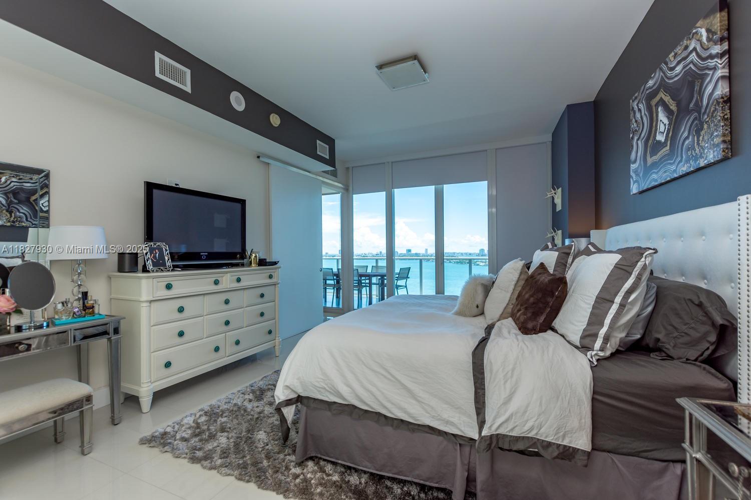 PARAMOUNT BAY - Residential