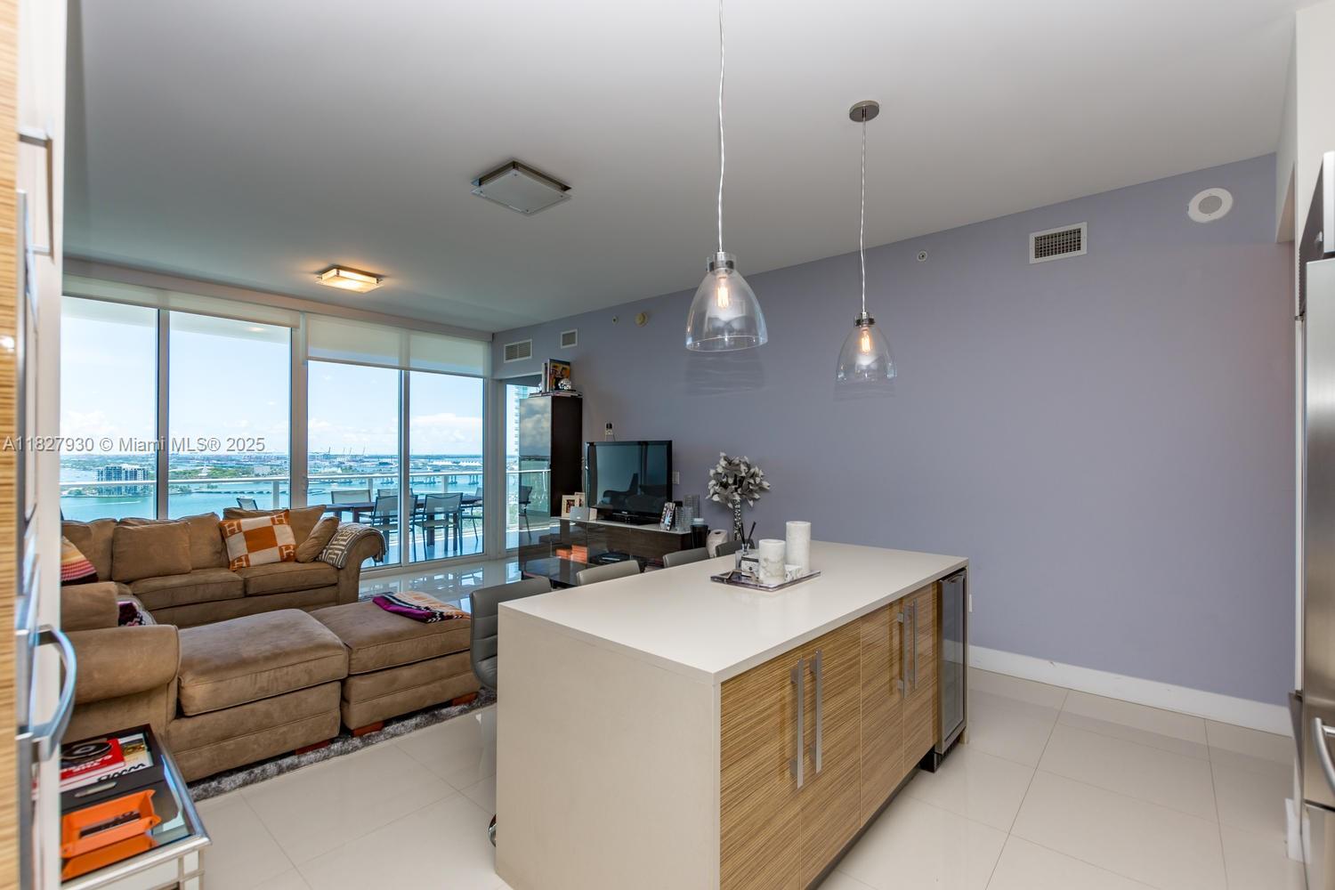 PARAMOUNT BAY - Residential