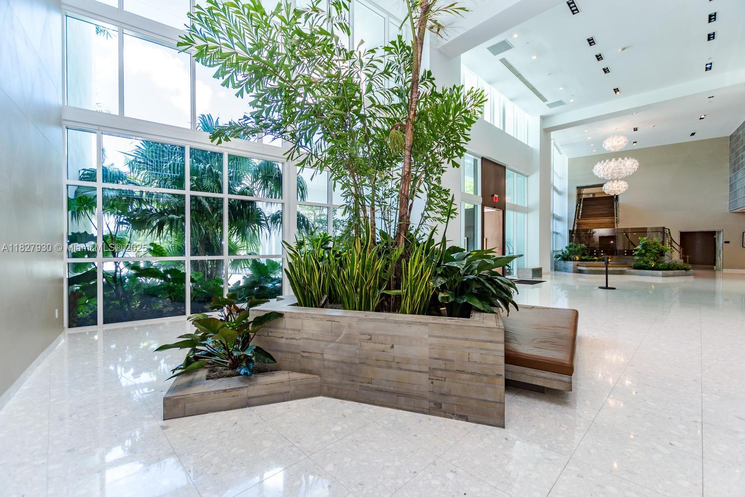 PARAMOUNT BAY - Residential