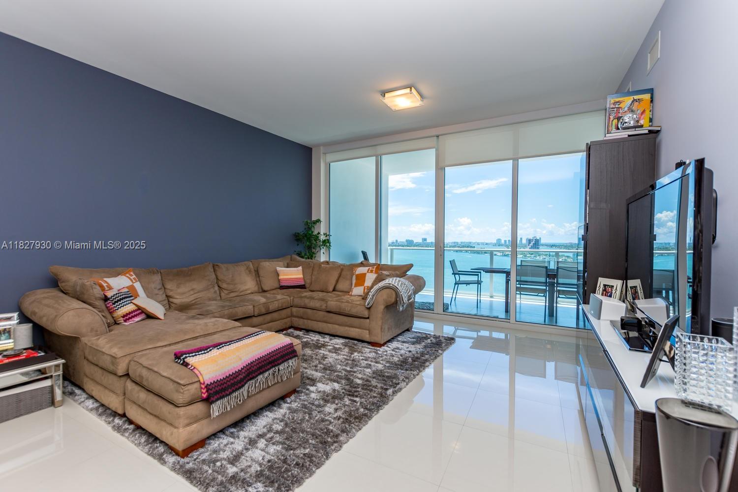 PARAMOUNT BAY - Residential