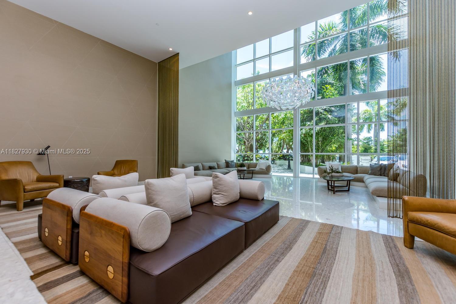 PARAMOUNT BAY - Residential