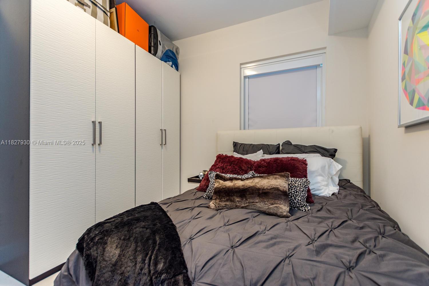 PARAMOUNT BAY - Residential