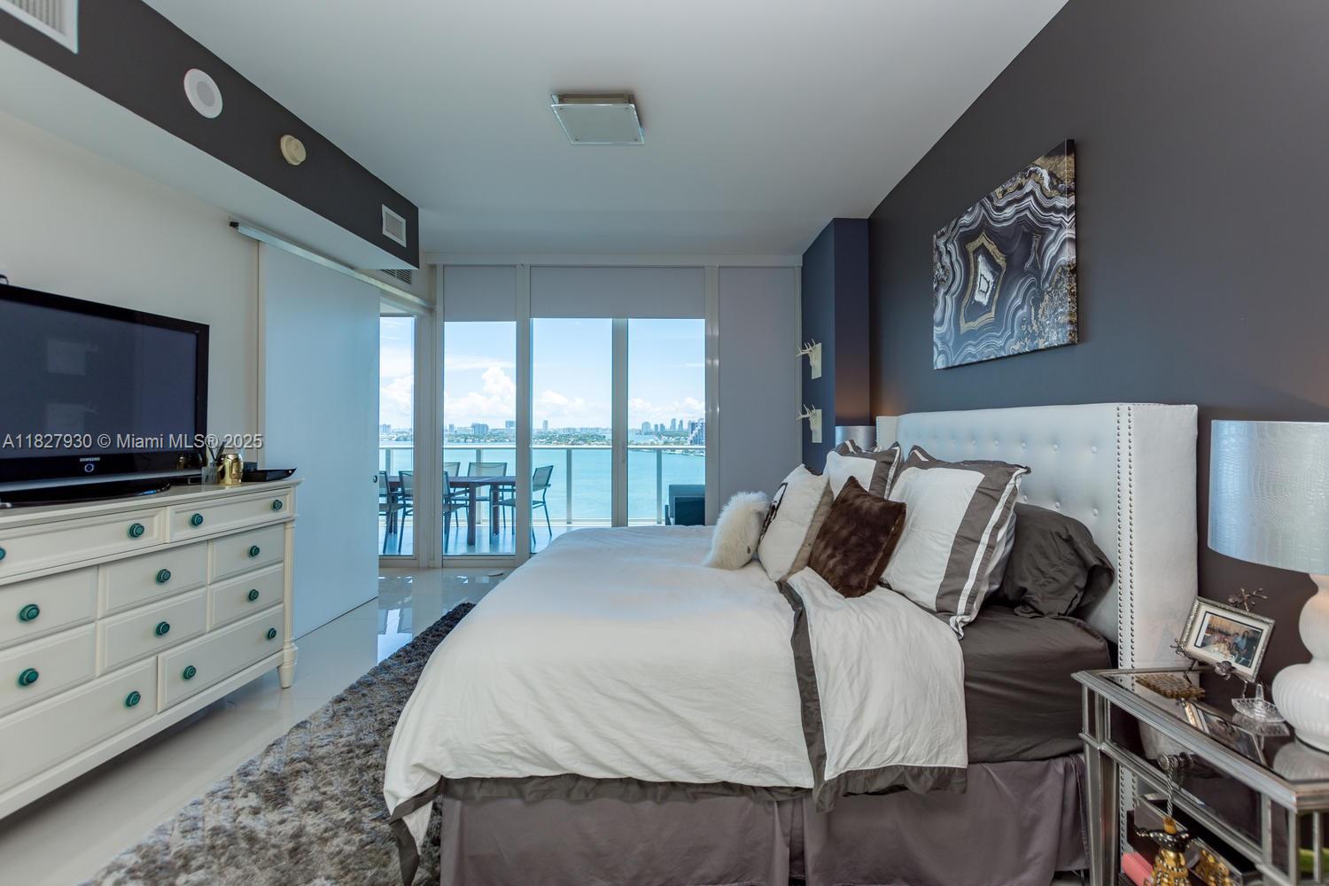 PARAMOUNT BAY - Residential