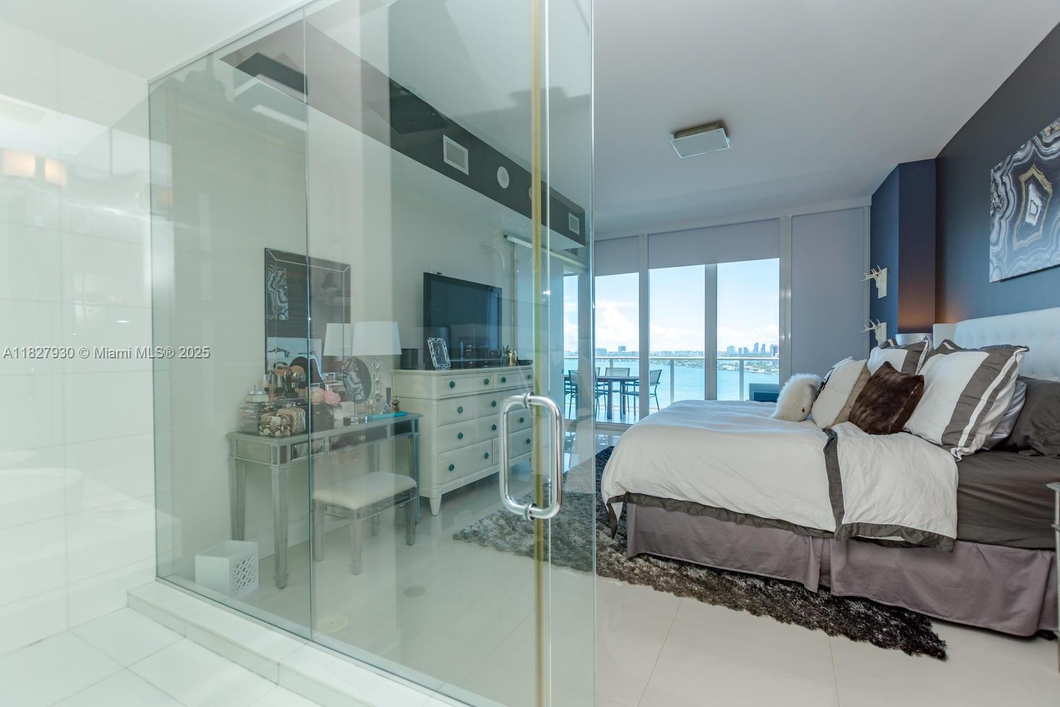 PARAMOUNT BAY - Residential