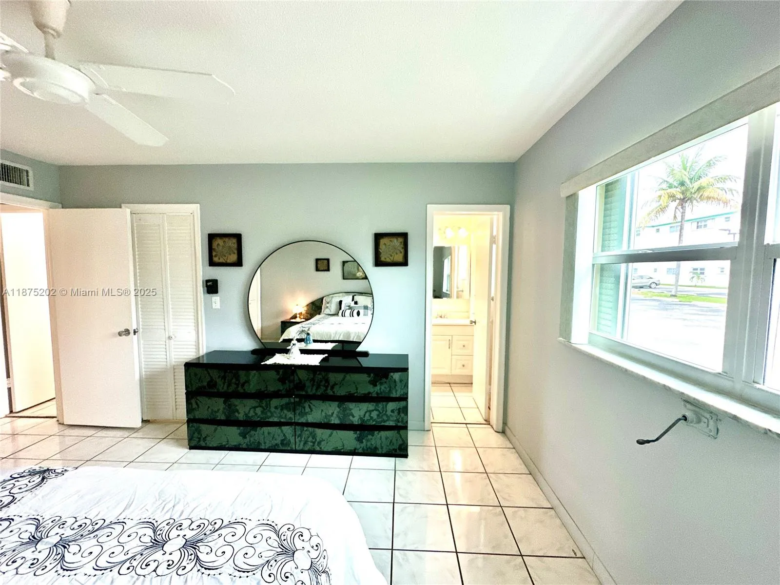 Hollywood, Florida 33021, United States, 1 Bedroom Bedrooms, ,2 BathroomsBathrooms,Residential,Active,210344