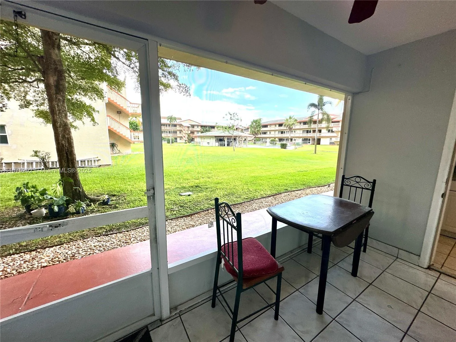 Hollywood, Florida 33021, United States, 1 Bedroom Bedrooms, ,2 BathroomsBathrooms,Residential,Active,210344