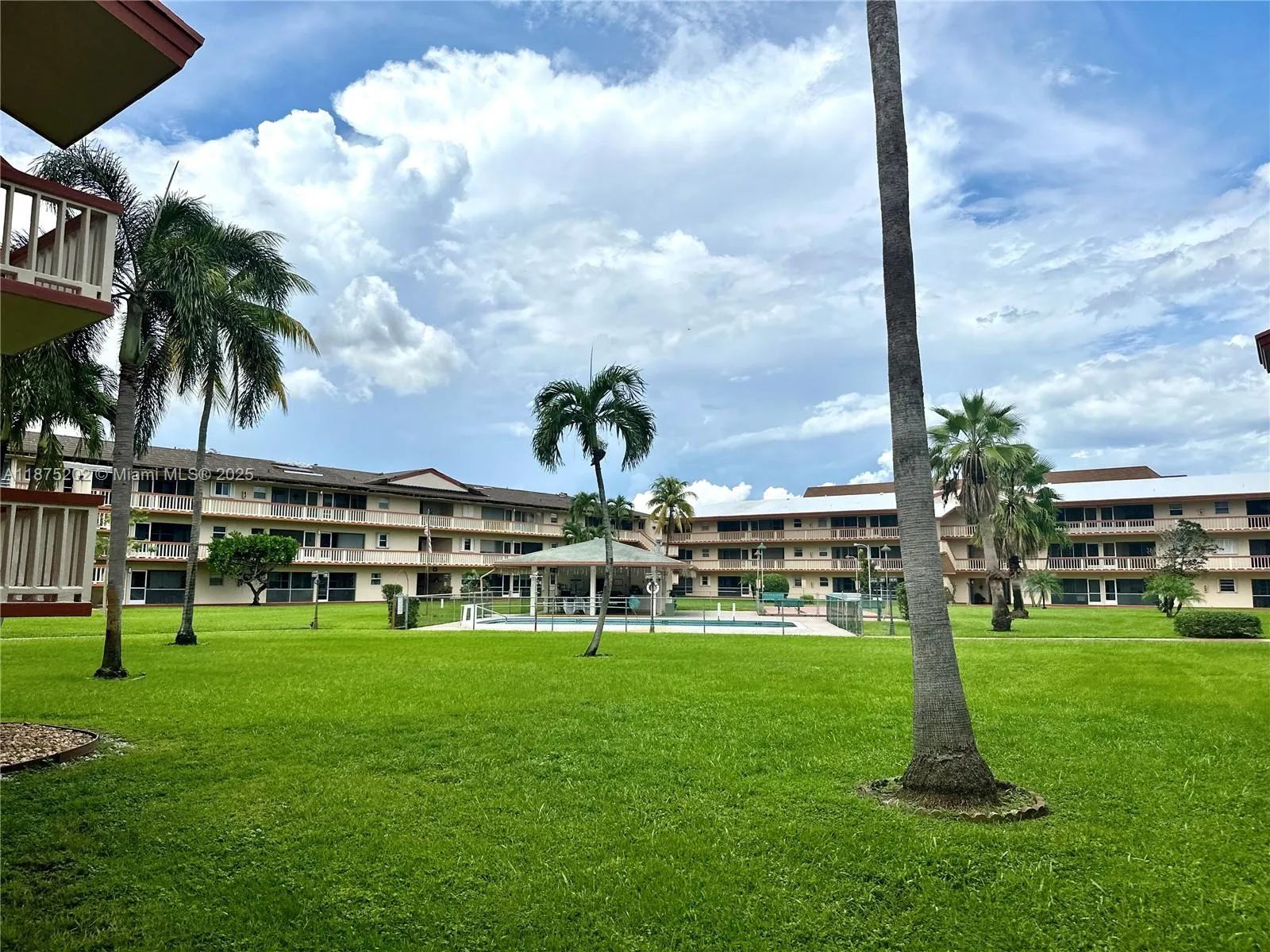 Hollywood, Florida 33021, United States, 1 Bedroom Bedrooms, ,2 BathroomsBathrooms,Residential,Active,210344