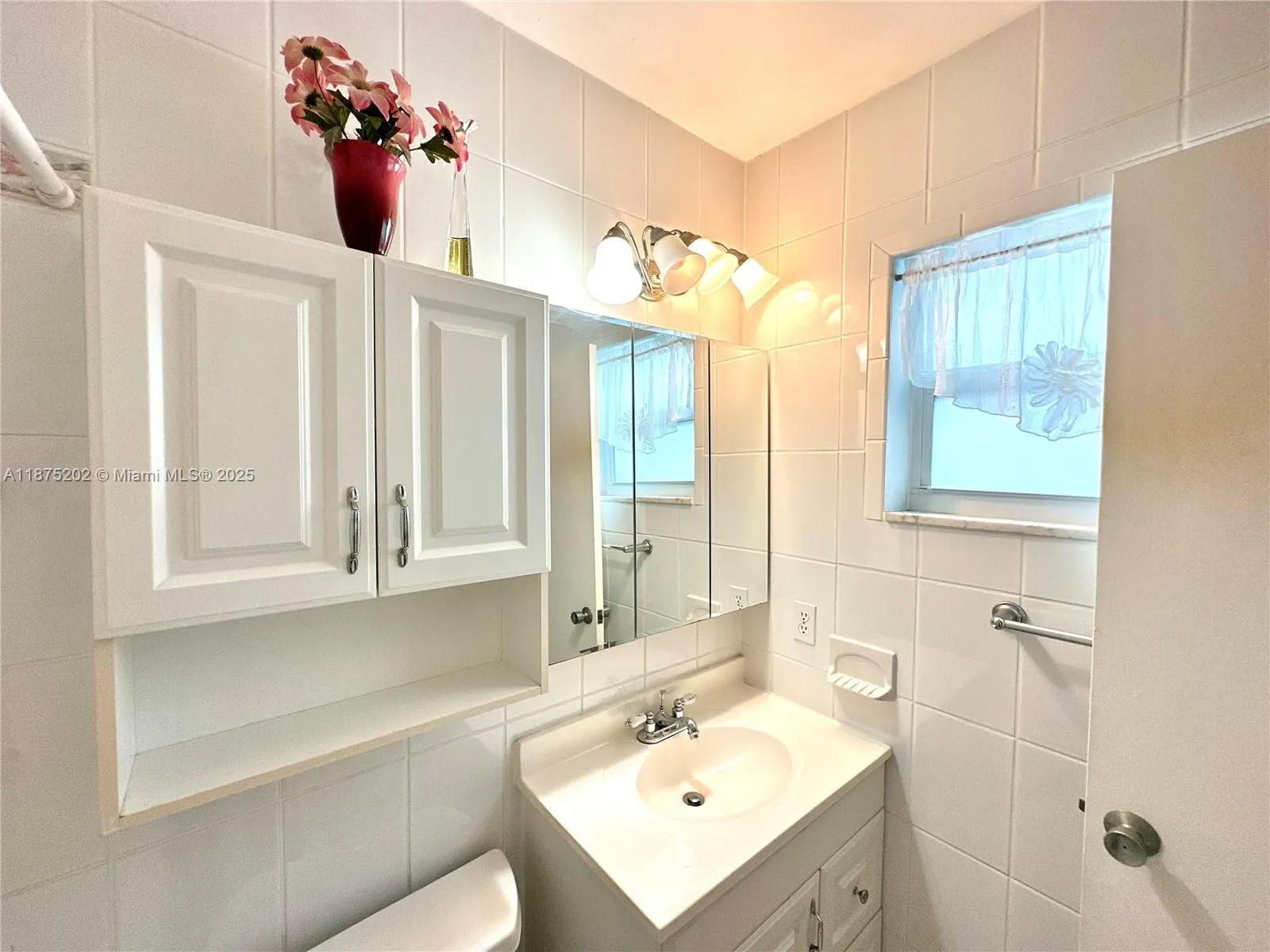 Hollywood, Florida 33021, United States, 1 Bedroom Bedrooms, ,2 BathroomsBathrooms,Residential,Active,210344