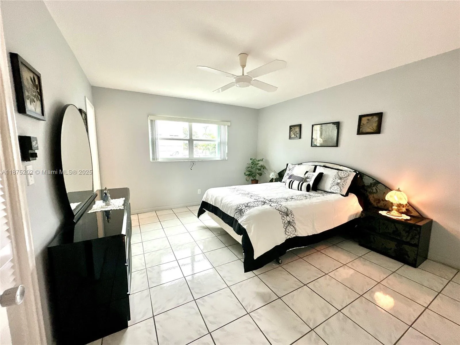 Hollywood, Florida 33021, United States, 1 Bedroom Bedrooms, ,2 BathroomsBathrooms,Residential,Active,210344