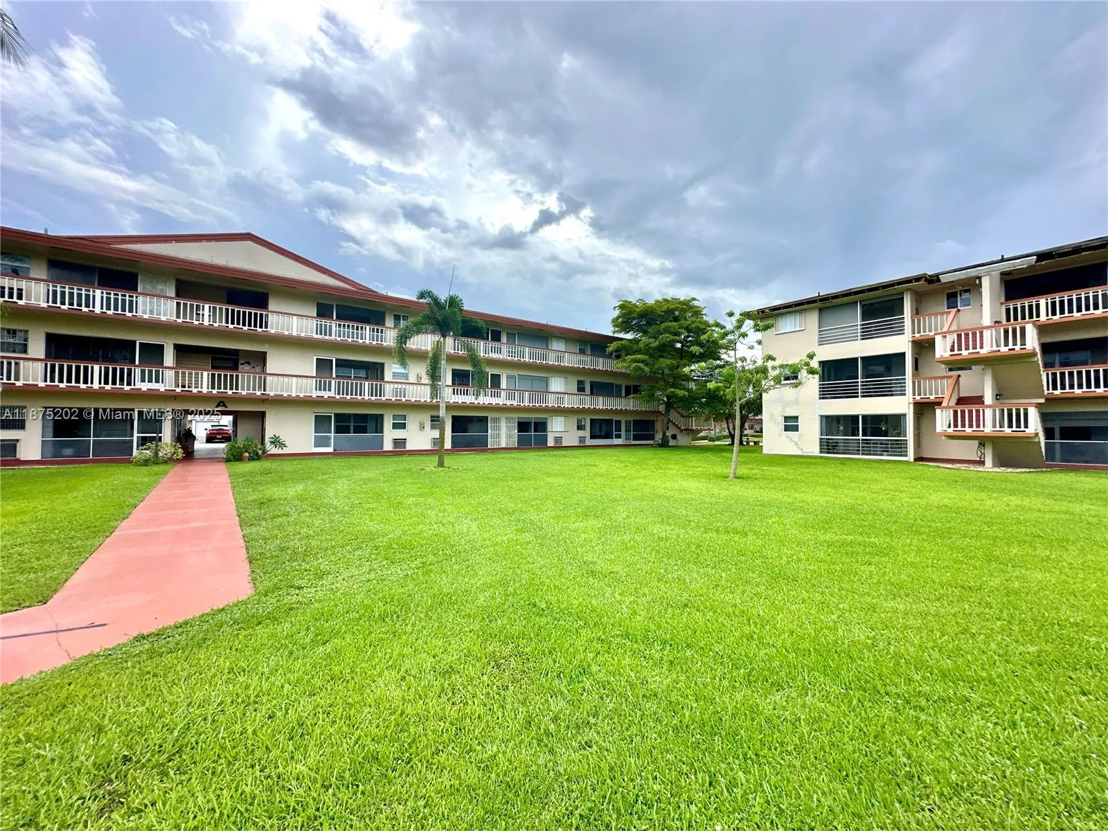 Hollywood, Florida 33021, United States, 1 Bedroom Bedrooms, ,2 BathroomsBathrooms,Residential,Active,210344