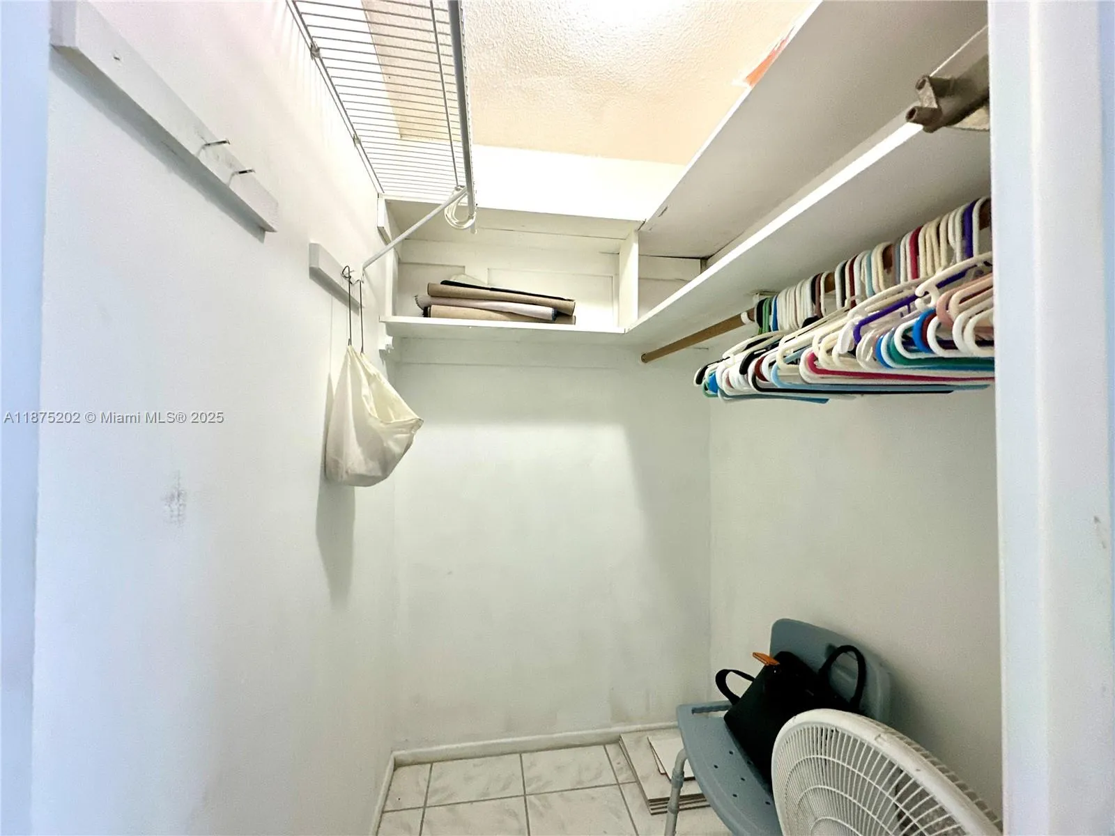 Hollywood, Florida 33021, United States, 1 Bedroom Bedrooms, ,2 BathroomsBathrooms,Residential,Active,210344