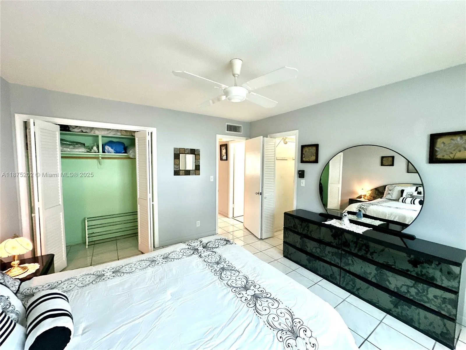 Hollywood, Florida 33021, United States, 1 Bedroom Bedrooms, ,2 BathroomsBathrooms,Residential,Active,210344
