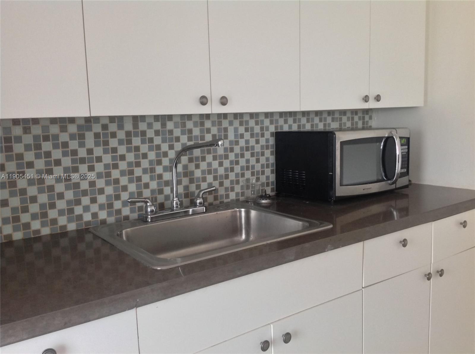 1816 Mckinley St 12A