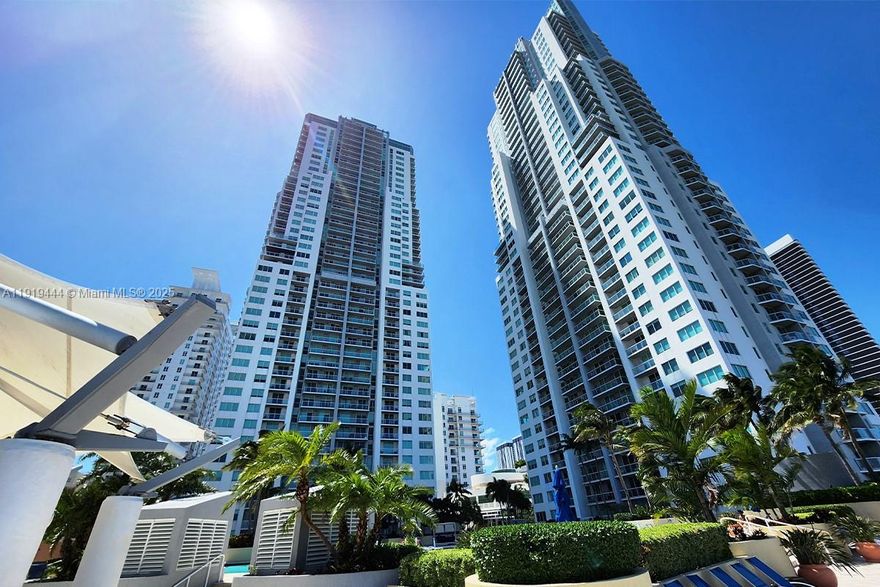 Live in the heart of Downtown Miami at Vizcayne South Condominium. This modern loft-style studio features soaring double-height ceilings, 508 sq ft of bright open space, and floor-to-ceiling windows that create a light-filled, flexible layout ideal for living or working.
Ideally located steps from Bayfront Park, Bayside, the Metromover, Miami Arena, museums, restaurants, Brickell, and Miami Dade College—at the center of a rapidly transforming neighborhood poised for long-term appreciation. It is also the least expensive studio in the Miami/Brickell/Downtown area, offering immediate cash flow.
Vizcayne provides resort-style amenities: three pools, Jacuzzi, state-of-the-art fitness center, full spa, clubhouse, business center, and 24/7 concierge and security. Low HOA and one assigned parking space add exceptional value.
Tenant-occupied, making it an excellent investment with income from day one. A rare blend of style, convenience, and opportunity in Miami’s thriving urban core.