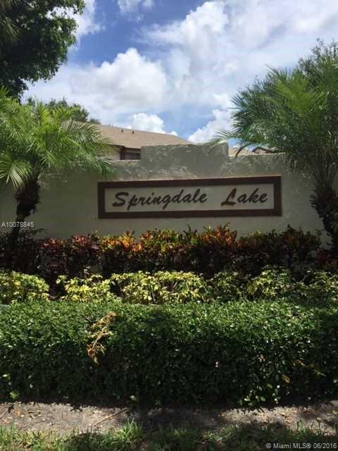 Two story Townhouse, corner unit. Nice and peaceful views of the canal from screened patio. 3 bedrooms and 2.5 baths.Washer and Dryer inside the unit. Don't miss this opportunity! Very close to shoppings! Excellent location! Per HOA credit score +500.