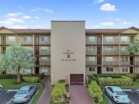 Photo of 300 SW 130th Ter #405B, Pembroke Pines, FL 33027 (MLS # A11858440)