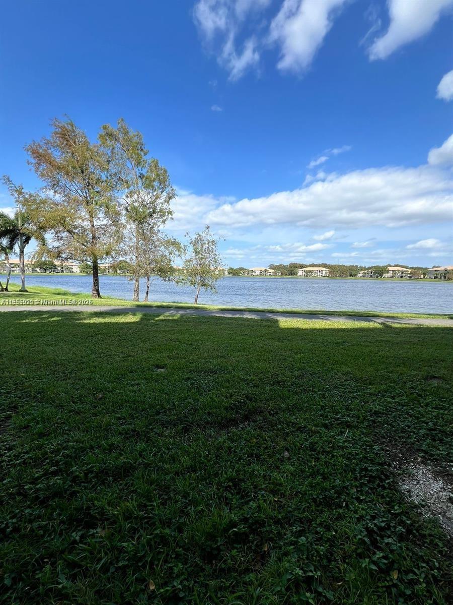 Beautiful Condo, 3 bedroom and 2 bathrooms, first Floor, all tiled, very spacious, Washer and Dryer in the unit,very nice lake to walk around in the afternoons, Gated Community, Club house has pool, gym and several amenities, currently rented till february 28, 2026, rental $2400, Can be rented immediately,
PERFECT FOR INVESTORS!!! A Schools . Close to shopping Centers, 650 Credit Score by Association!