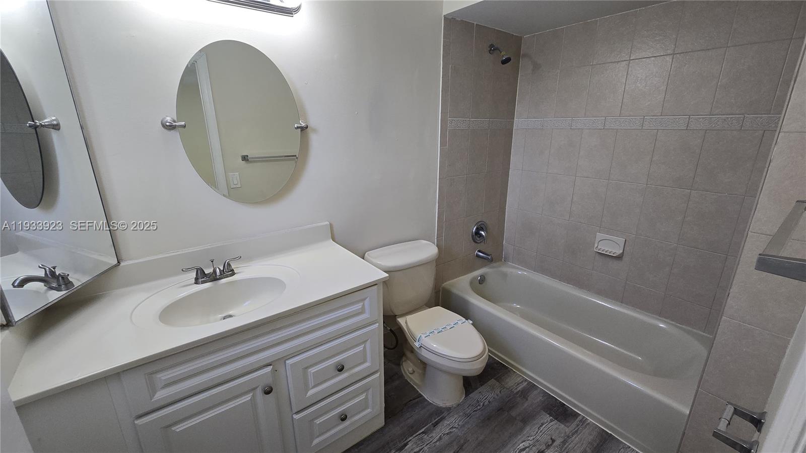 COUNTRY LAKE PARK 1ST ADD - Residential