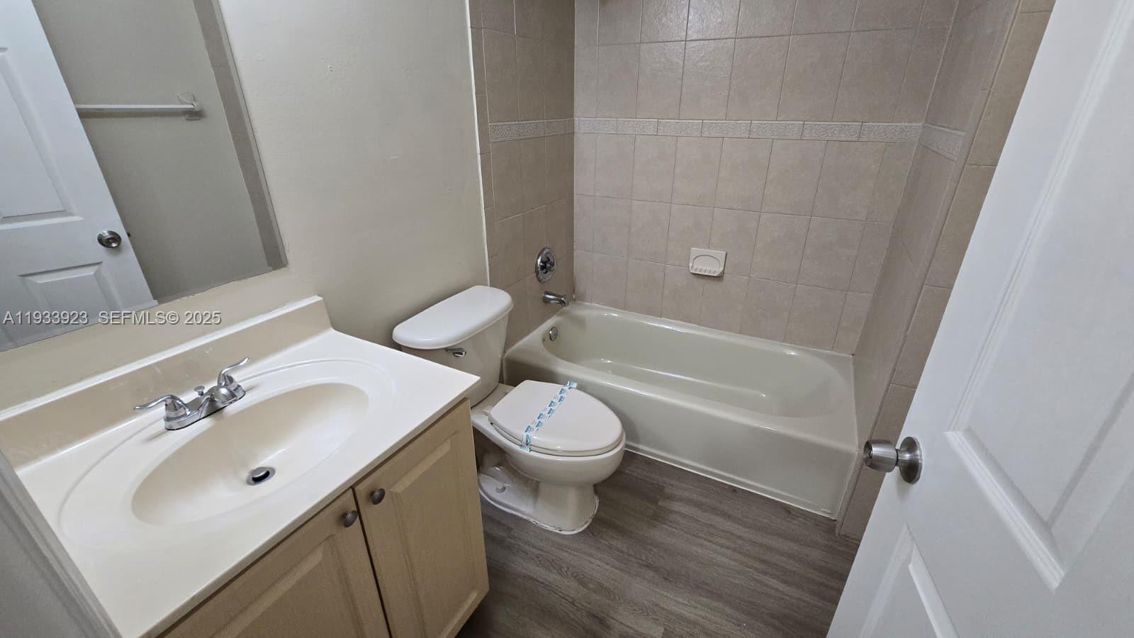 COUNTRY LAKE PARK 1ST ADD - Residential