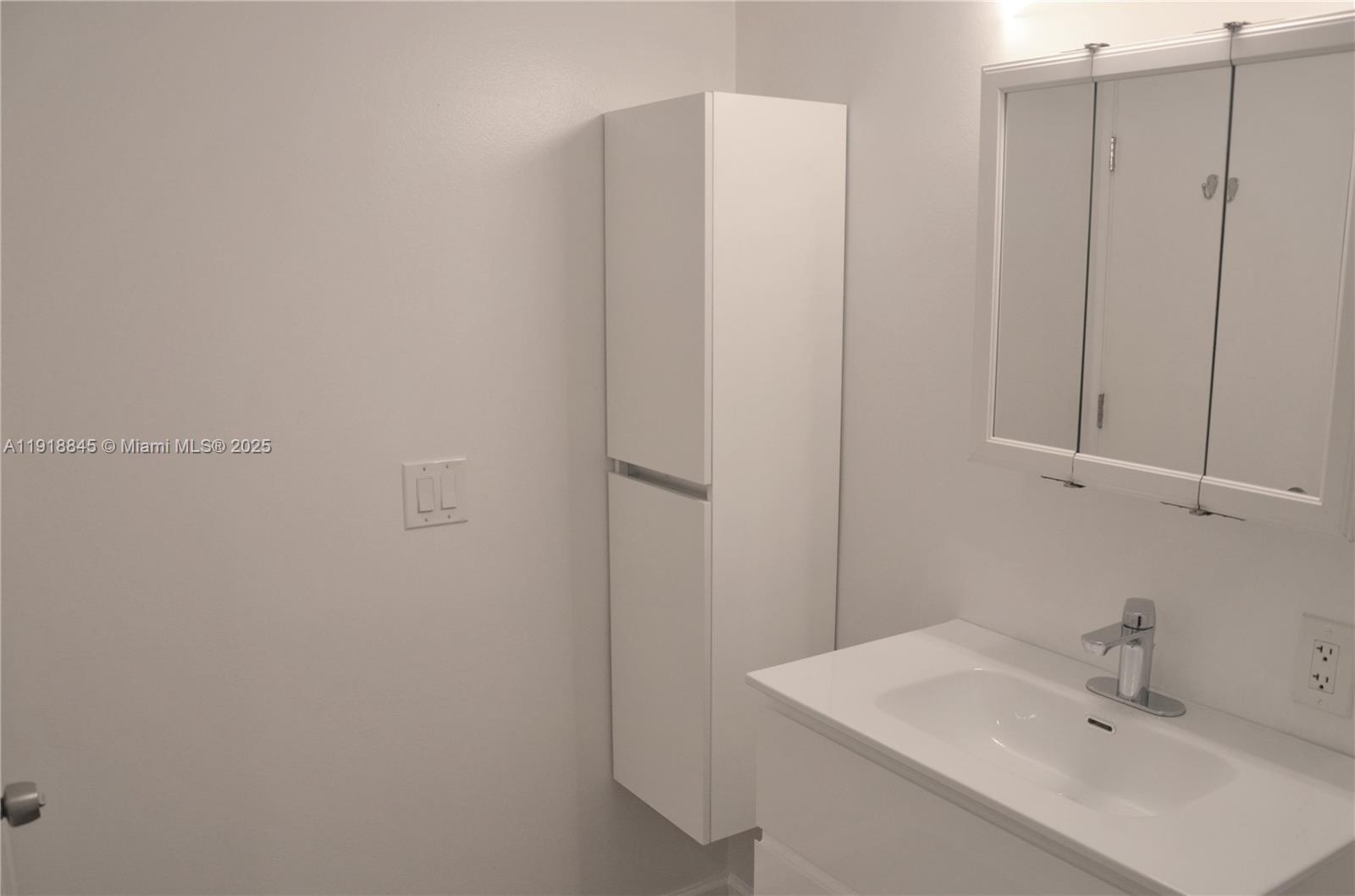 JACARANDA VILLAS NO 1 CON - Residential Lease