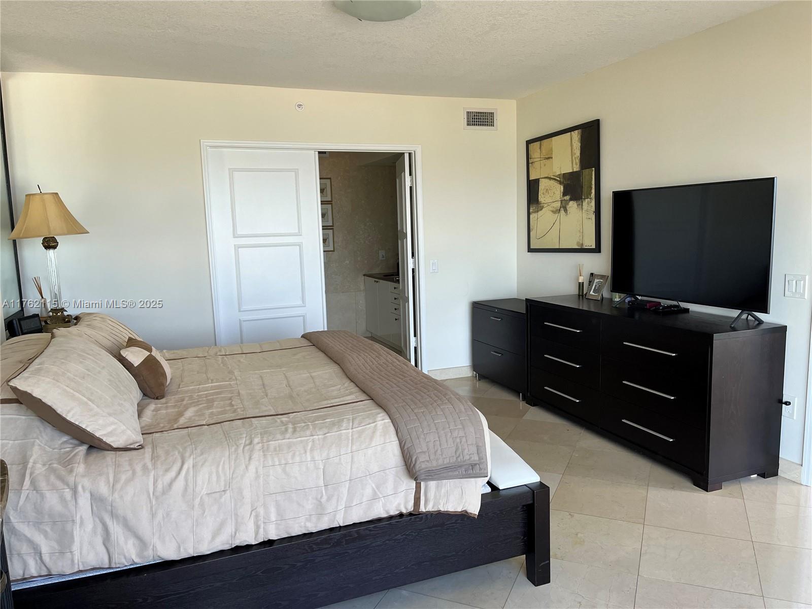 THE PINNACLE CONDO - Residential