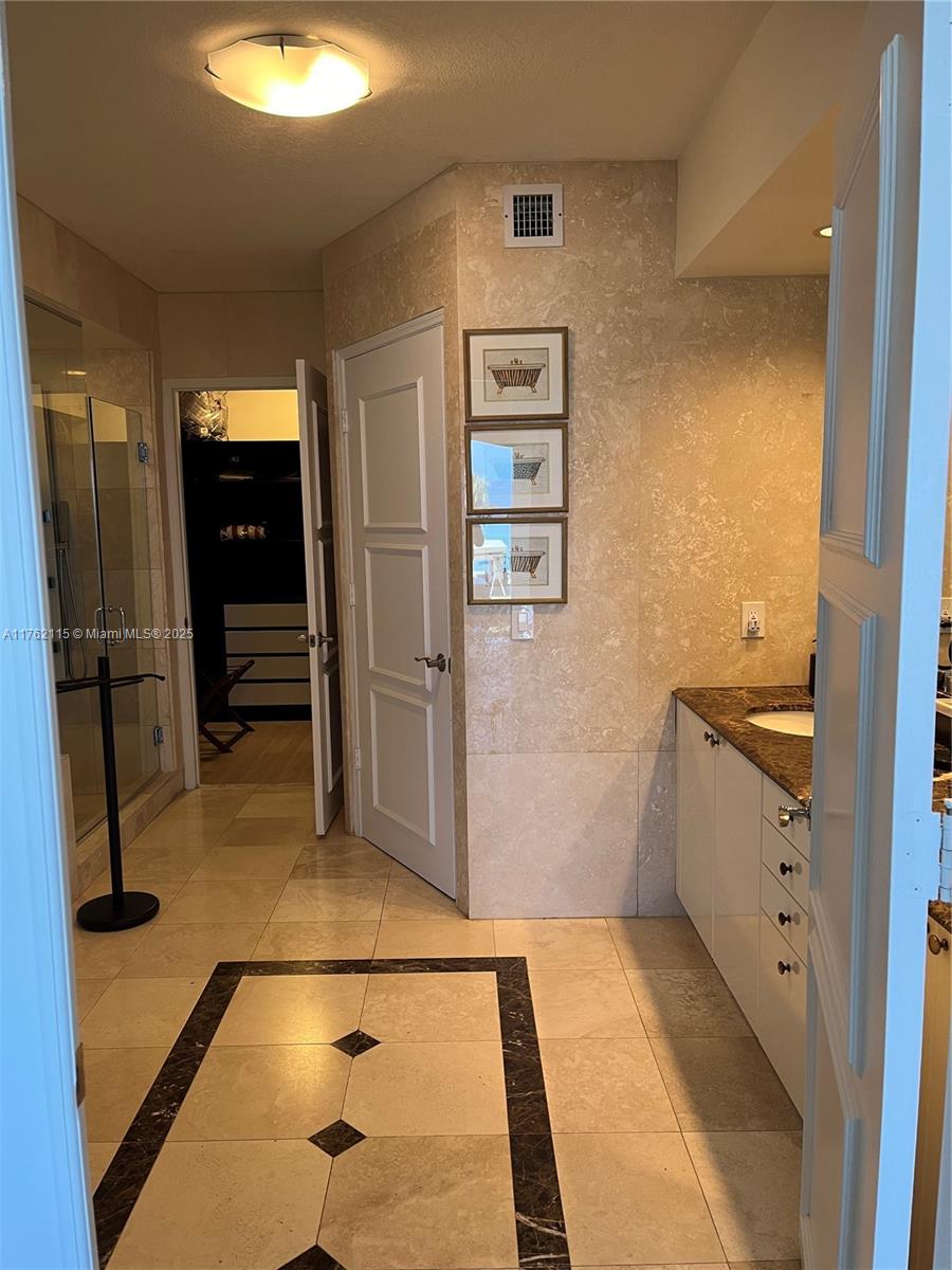 THE PINNACLE CONDO - Residential