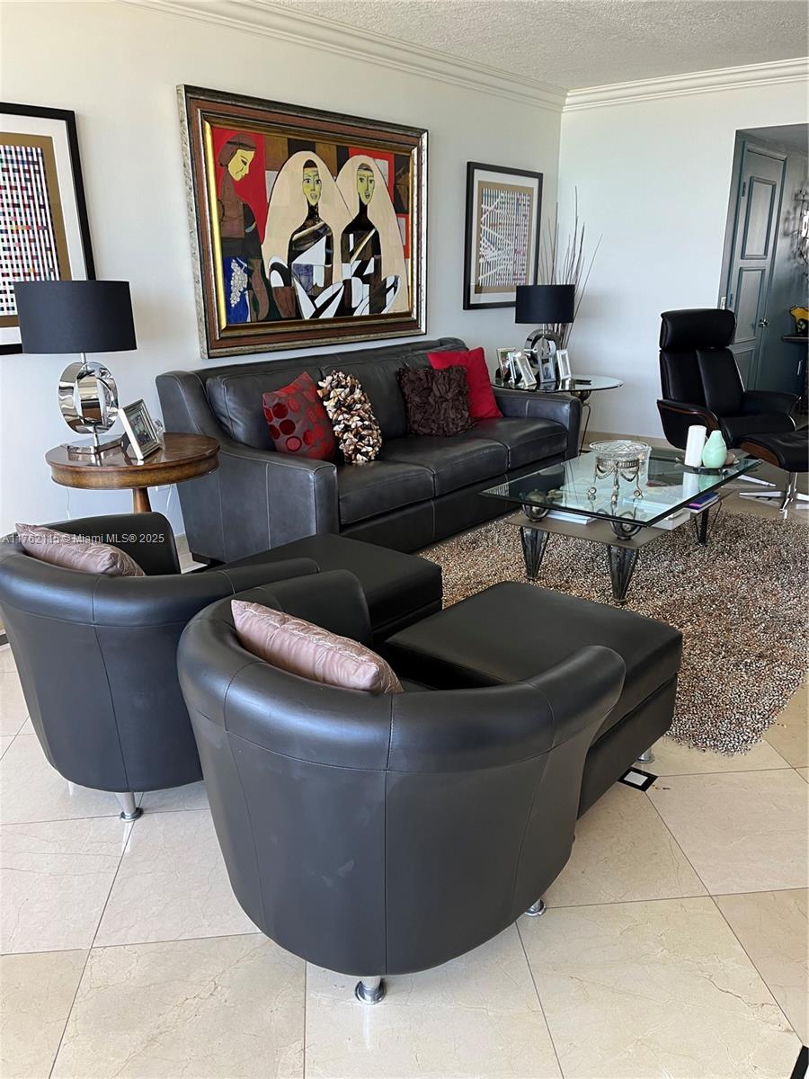 THE PINNACLE CONDO - Residential