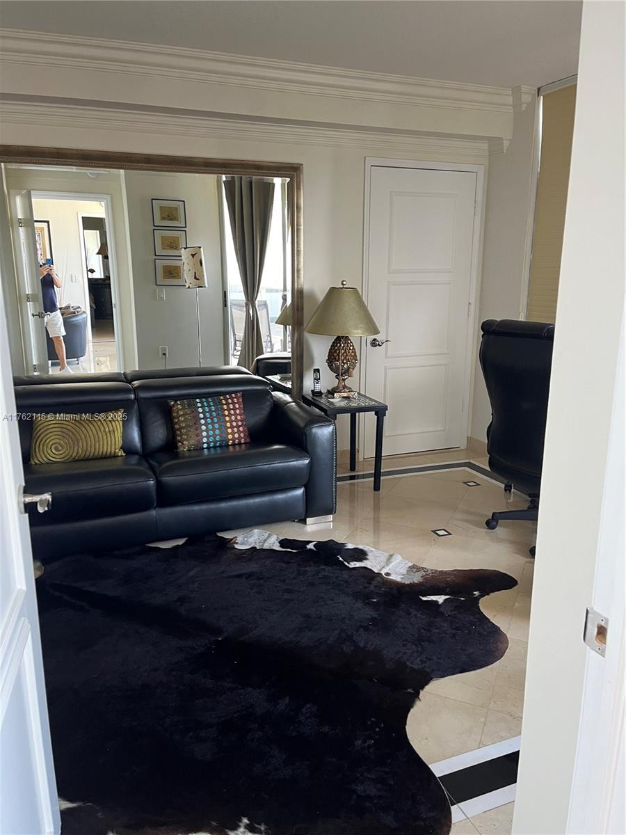 THE PINNACLE CONDO - Residential