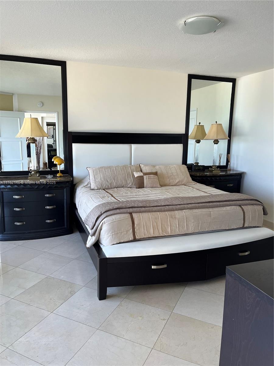 THE PINNACLE CONDO - Residential