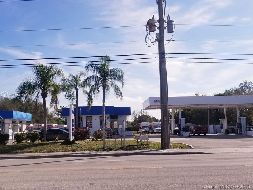 GREAT PRICE, BUSINESS INCLUDES THE LAND PROPERTY SIZE 80.000 SQFT  OF WHICH 42.000 SQFT IS ZONED FOR COMMERCIAL EXPANSION. MULTIPLE REVENUE SOURCES ;GAS/ DIESEL,C-STORE,C/WASH,BULK PROPANE, LOTTO & TRUCK/RENTS PERFECT BUSINESS OPPORTUNITY FOR AN AGGRESSIVE ON SITE OWNER. MAJOR BRAND LOCATED IN BROWARD COUNTY.