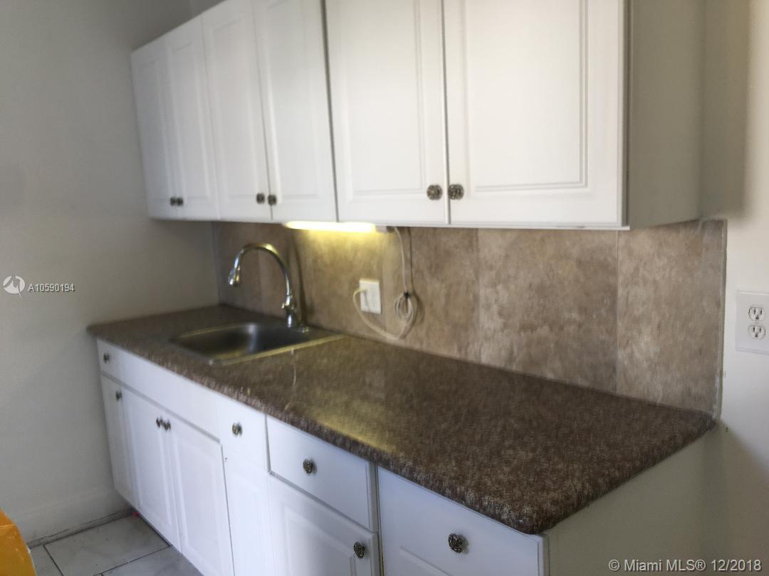 HOLLYWOOD PARK - Residential Lease