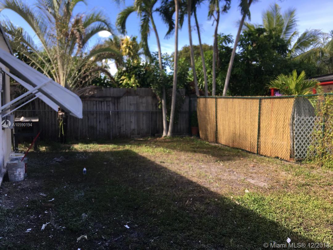 HOLLYWOOD PARK - Residential Lease