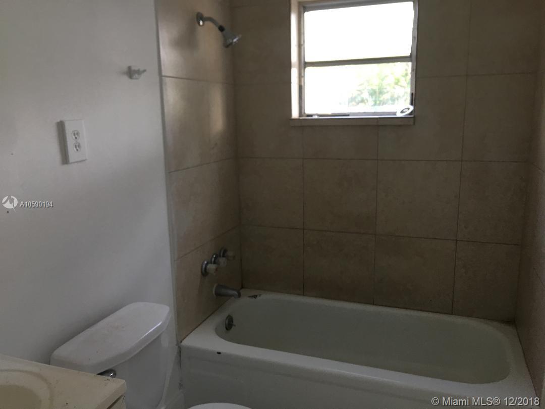 HOLLYWOOD PARK - Residential Lease