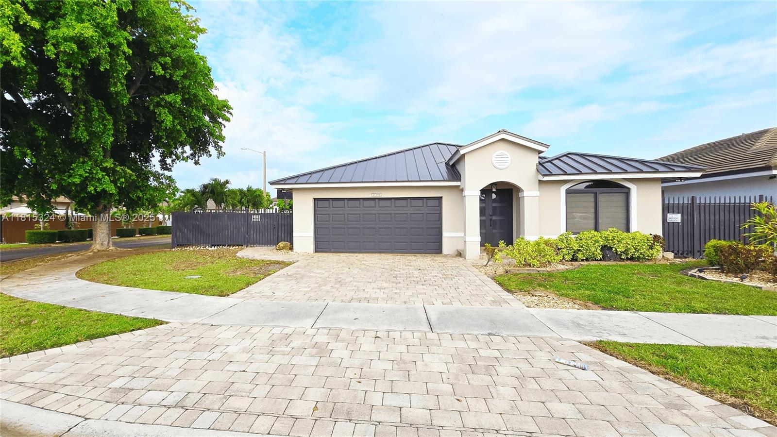 Rental Property at 3796 Sw 148th Ct, Miami, Broward County, Florida - Bedrooms: 5 
Bathrooms: 3  - $5,200 MO.