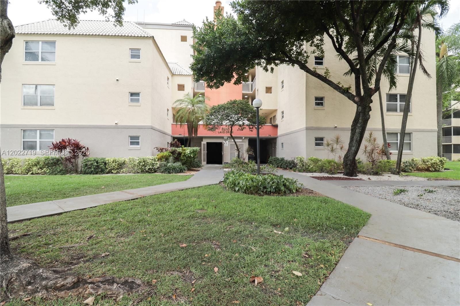 8245 Lake Dr 405