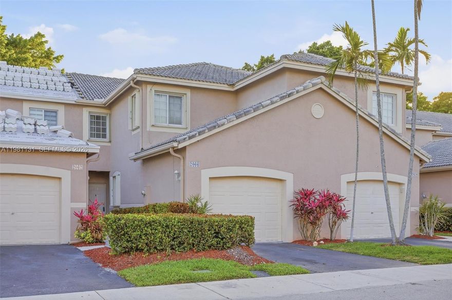 WESTON, SAN MESSINA 2 STORIES TOWNHOUSE, FEATURES AN OPEN AND SPACIOUS FLOOR-PLAN WITH LOTS OF NATURAL LIGHT. 3 BEDROOMS 2 FULL BATHS 1 HALF BATH DOWNSTAIRS . CONVENIENTLY LOCATED CLOSE TO SHOPPING, HIGHWAYS, RATED "A" SCHOOLS. LOW MONTHLY HOA. COME LIVE IN PRESTIGIOUS WESTON AND RAISE YOUR CHILDREN FAMILY ORIENTED COMMUNITY, VERY WELL MAINTAINED.