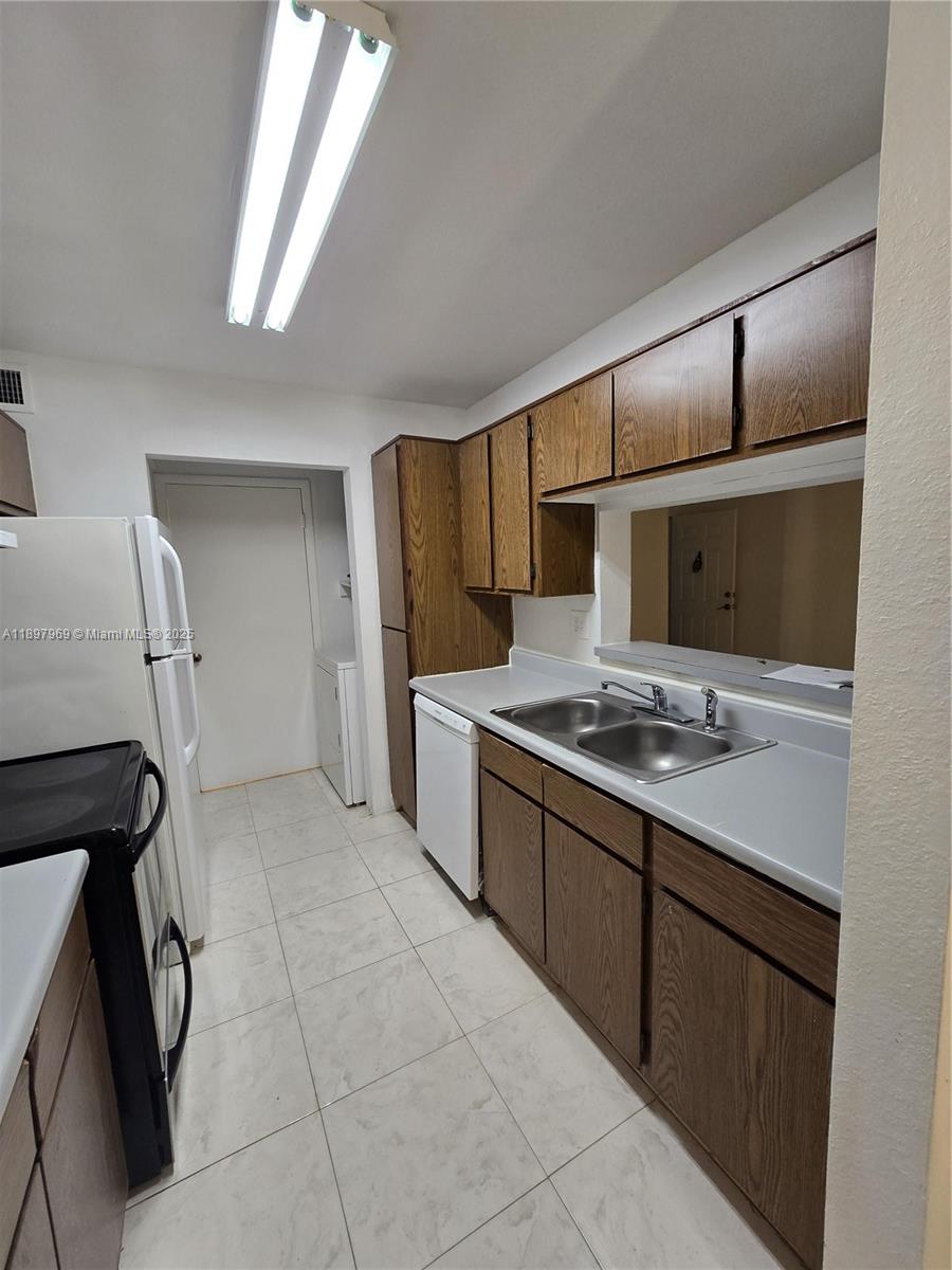 PRESERVE AT AVERY LAKES - Residential Lease