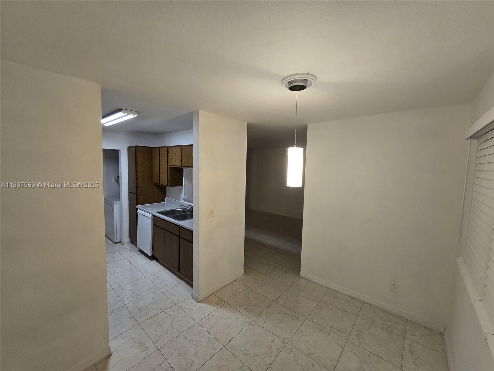 PRESERVE AT AVERY LAKES - Residential Lease