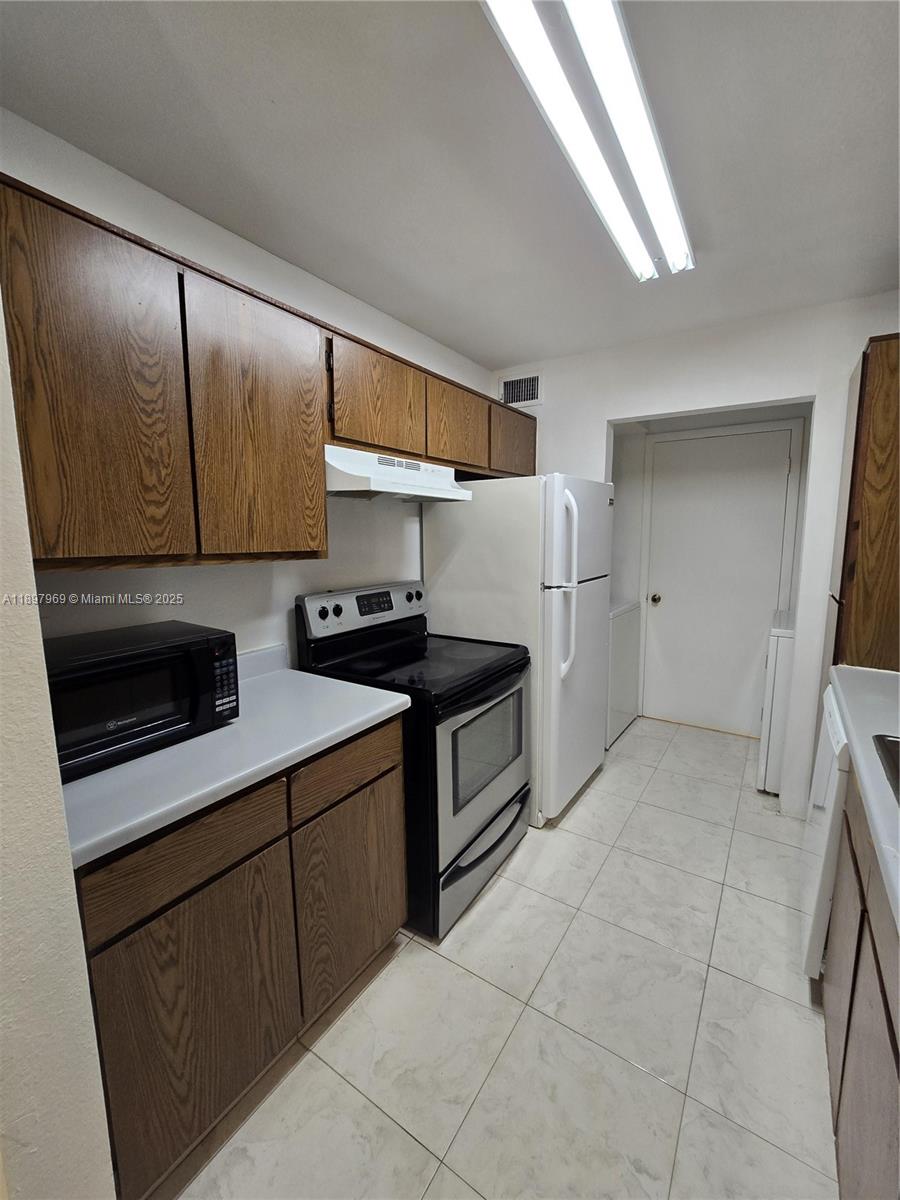 PRESERVE AT AVERY LAKES - Residential Lease