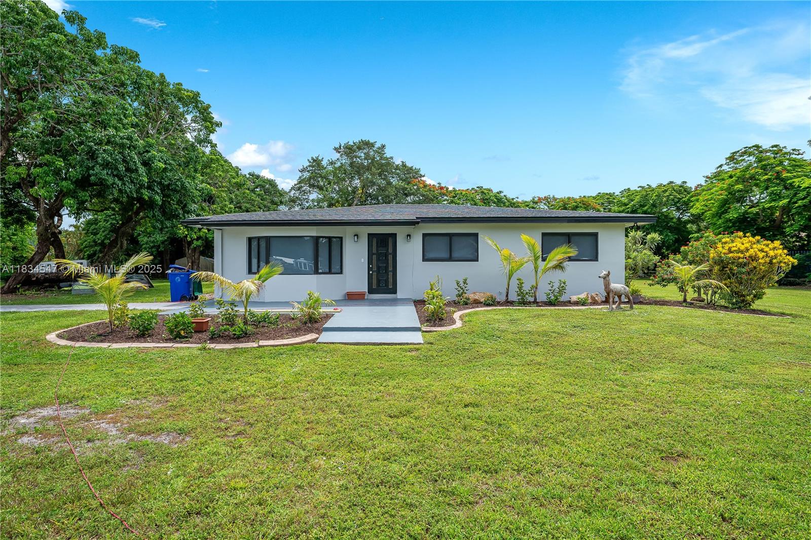 Here is a fabulous 4 bedrooms and 2 bath home. Fully renovated, new baths, new kitchen with granite and new appliances. New roof and high impact windows.
Landlord with take care of lawn maintenance. Tenant has to buy salt for water system every 6 months and show receipt.
Tenant has to demonstrate good credit, favorable background and enough income to pay rent.
Nice area, close to I-75, 595, Pembroke Mall, etc.