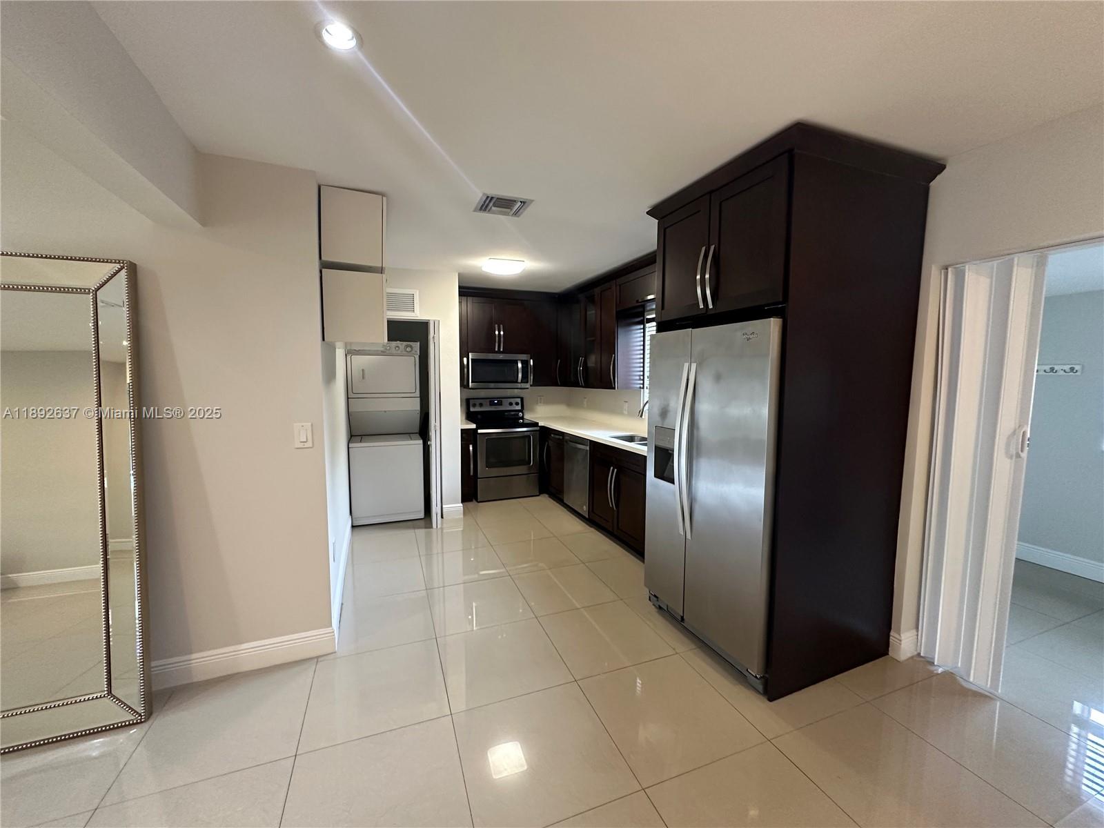 ISLE OF NORMANDY MIAMI VI - Residential Lease